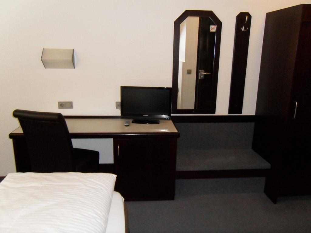 Hotel Gasthof Traube Kernen Exteriör bild