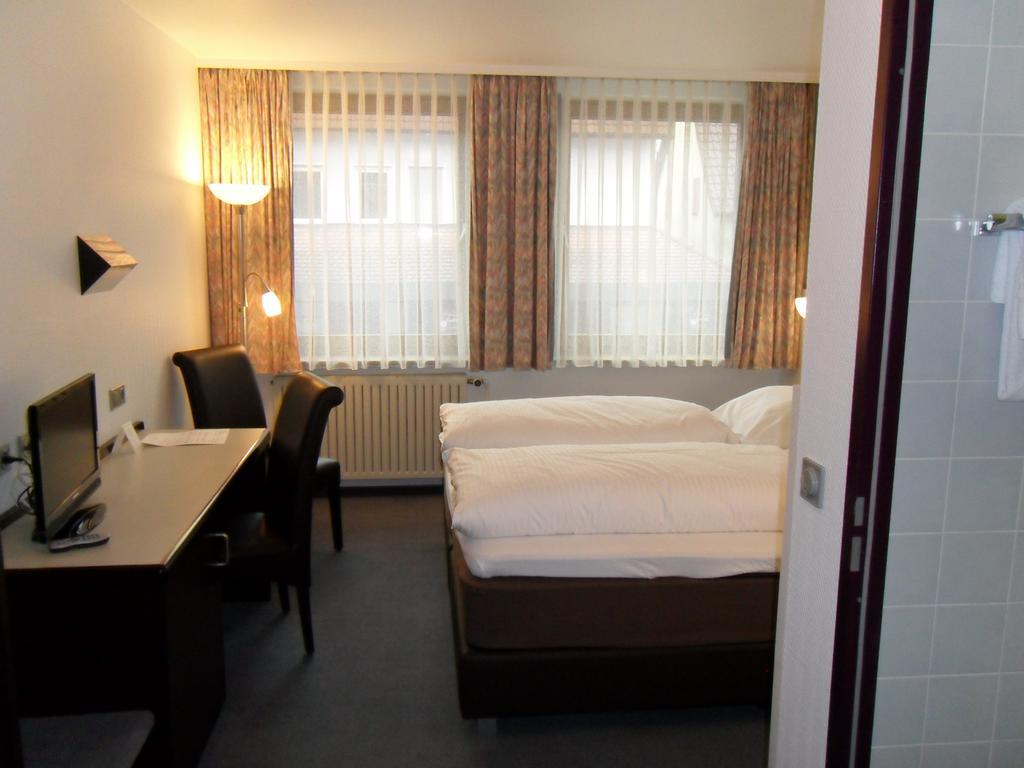 Hotel Gasthof Traube Kernen Exteriör bild
