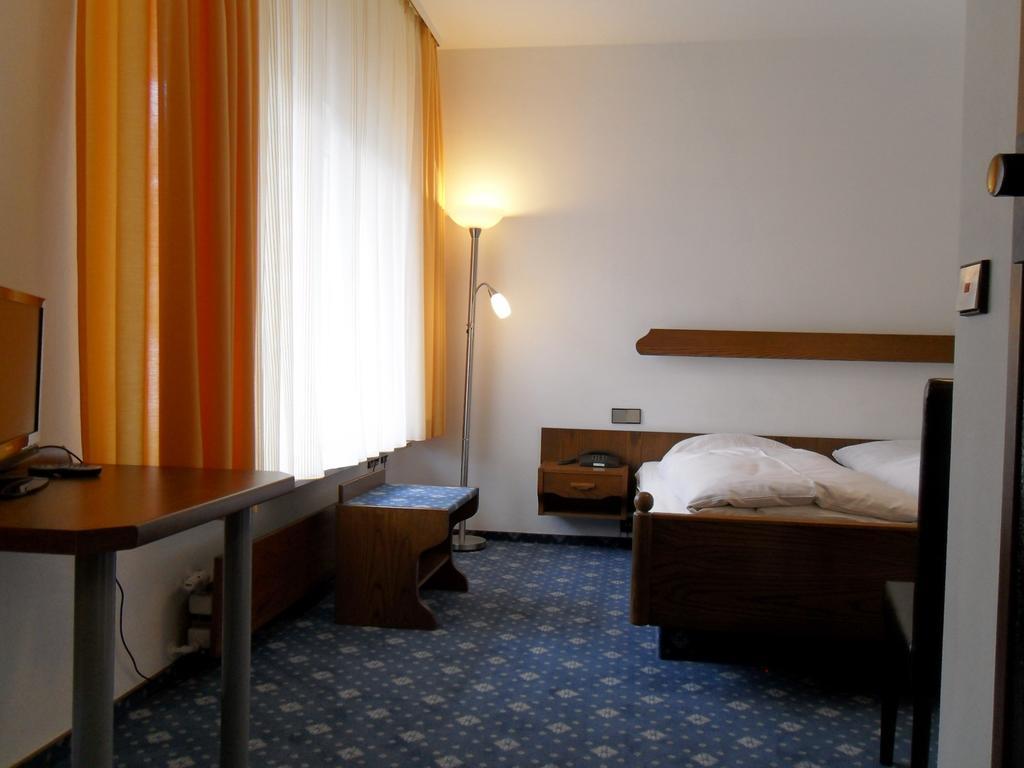 Hotel Gasthof Traube Kernen Exteriör bild